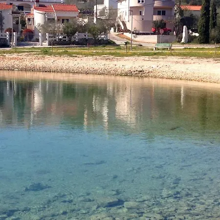 Apartments By The Sea Cove Mala Lamjana, Ugljan - 827 Lägenhet *